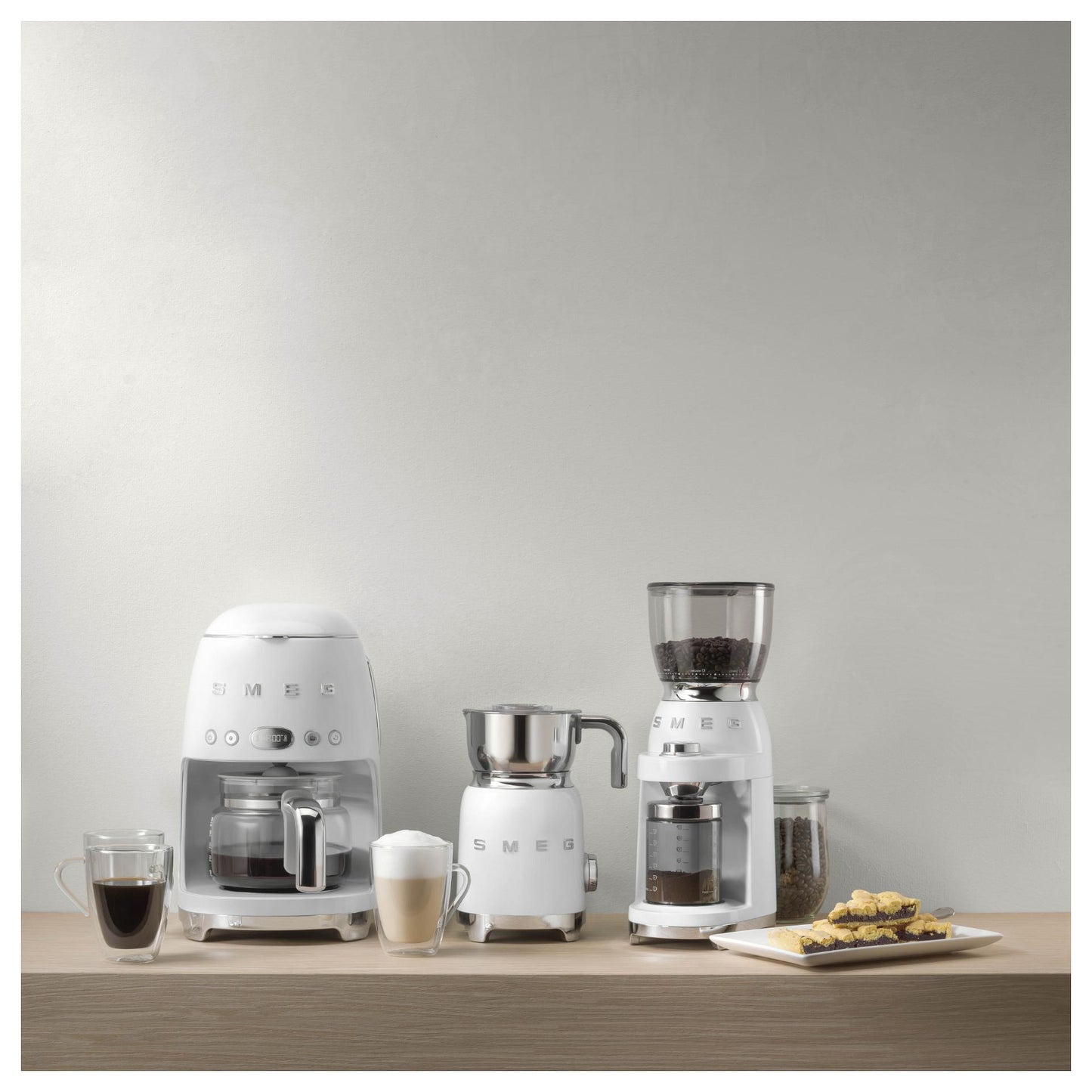 SMEG Filter-Kaffeemaschine 50s Style DCF02WHEU, weiß