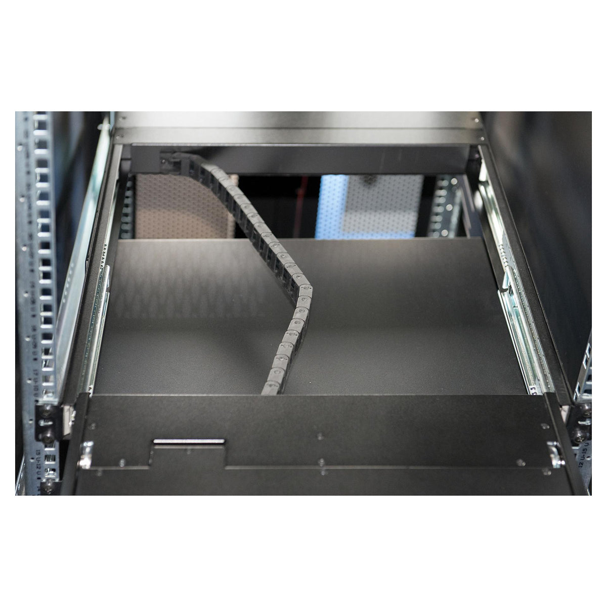 Digitus Modulare HD LCD KVM Konsole mit 19" TFT, 8-Port HDMI KVM Anschluss, Touchpad, deutsches Tastaturlayout
