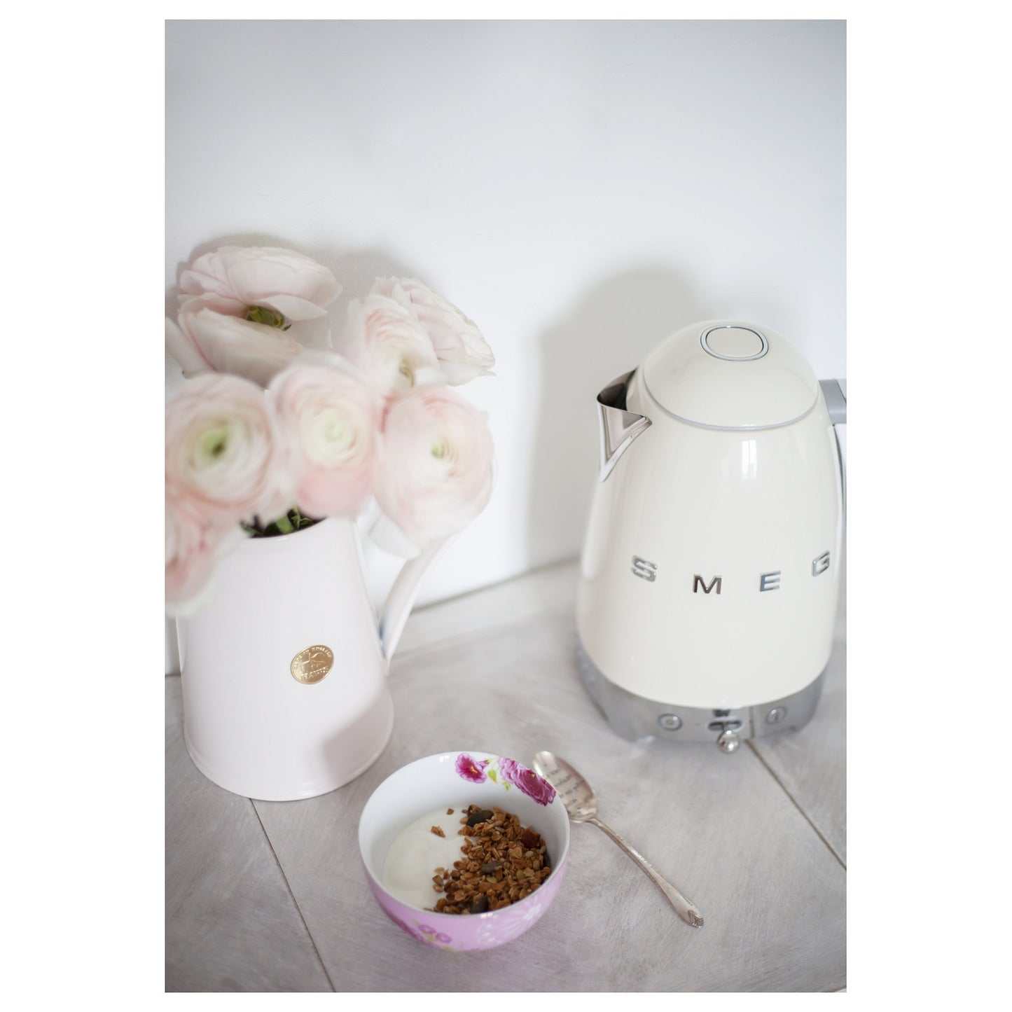 SMEG Wasserkocher 50s Style KLF04CREU, creme