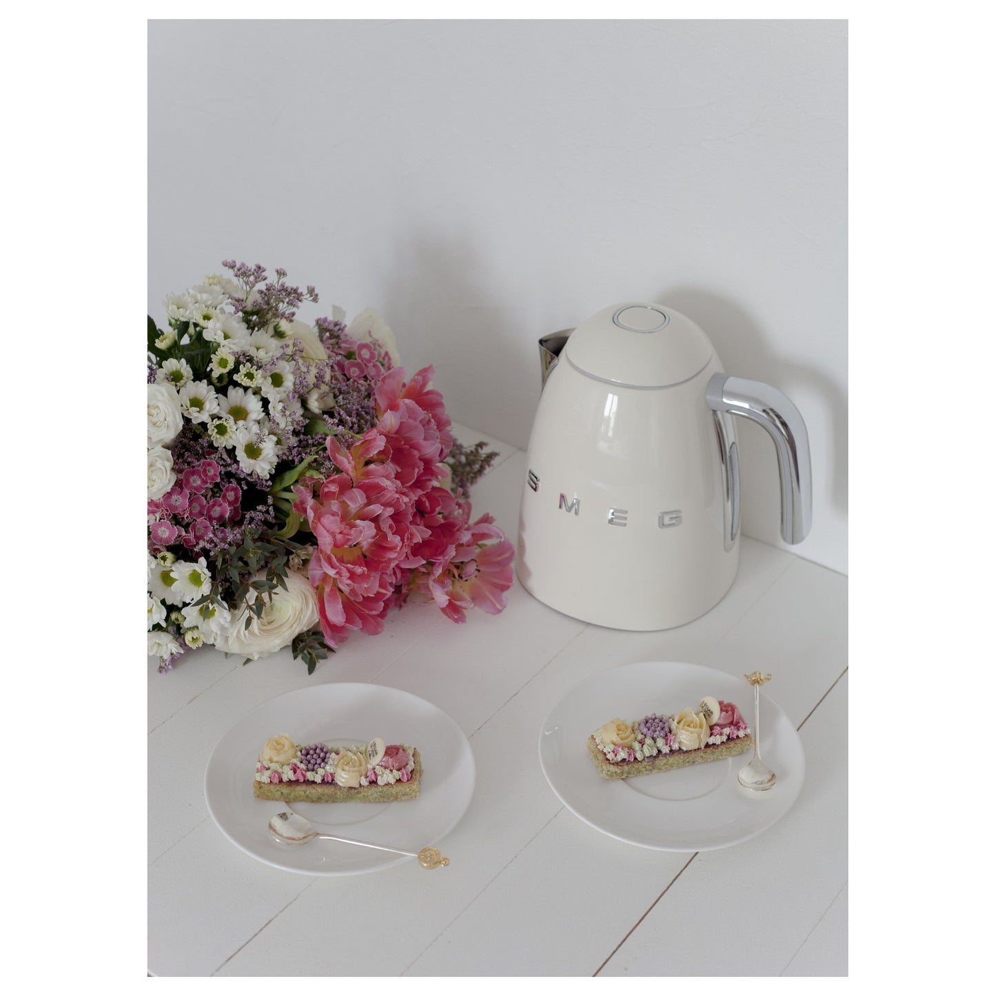 SMEG Wasserkocher 50s Style KLF04CREU, creme