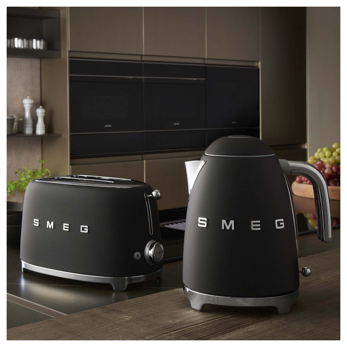 SMEG KLF03BLMEU Wasserkocher matt Schwarz