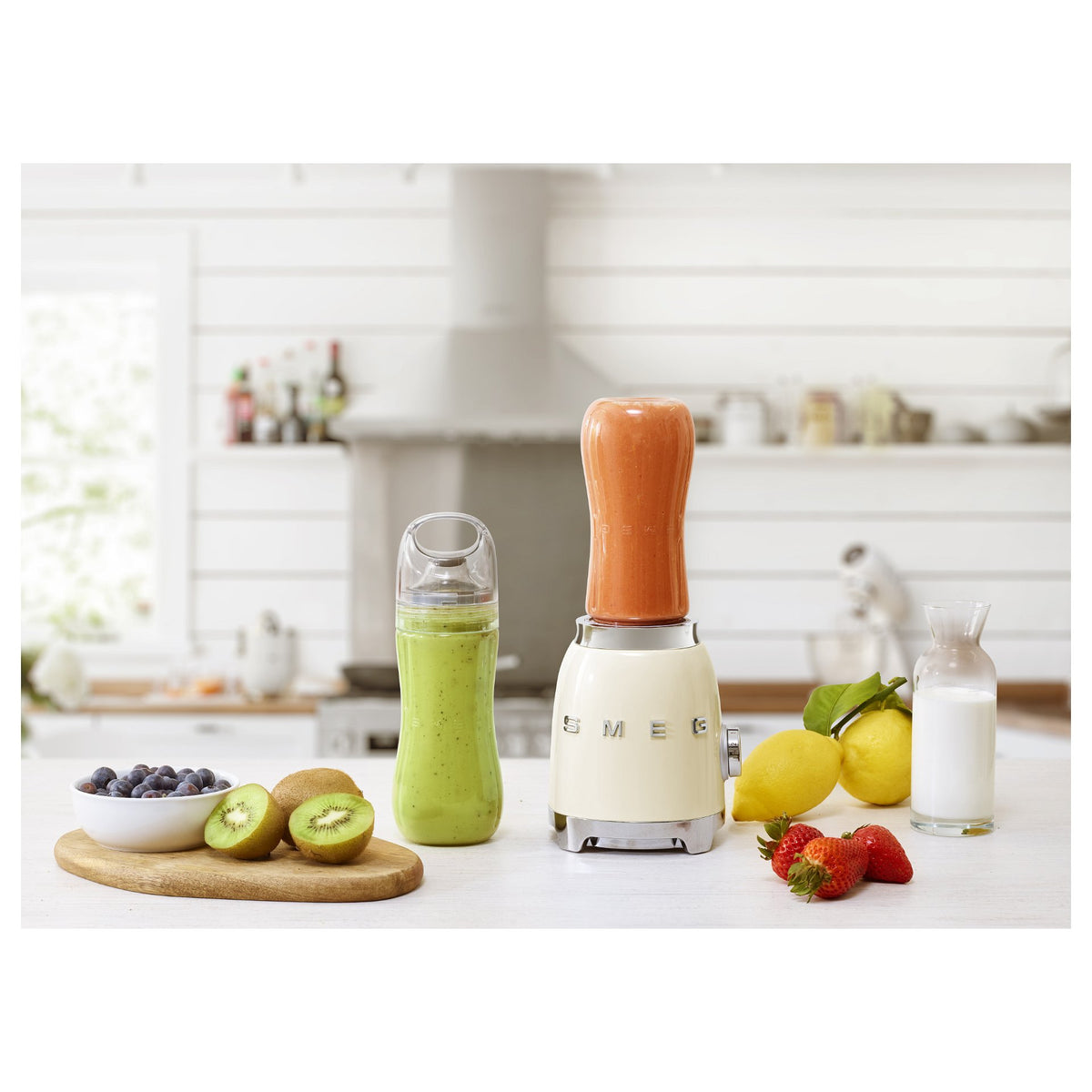 SMEG PBF01CREU Mixer aus Edelstahl. creme