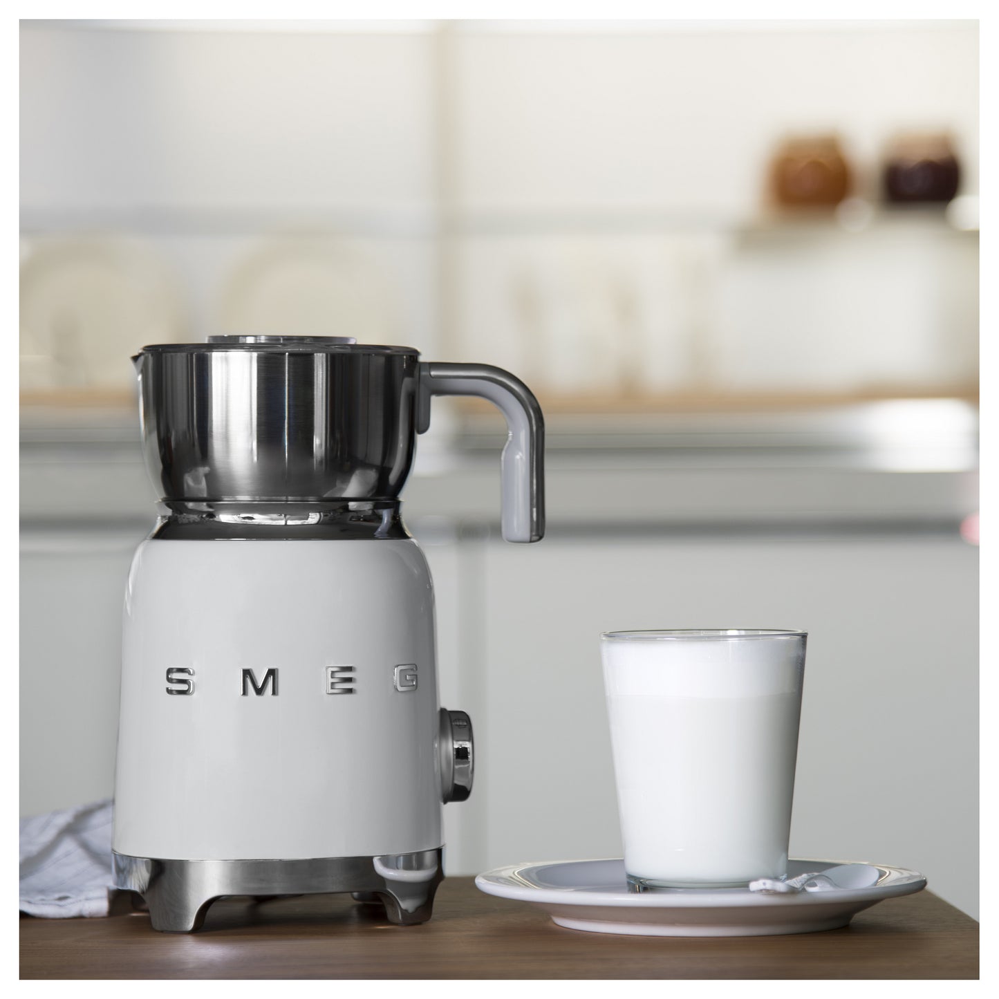 SMEG MFF11WHEU Milchaufschäumer 50`s Style weiß