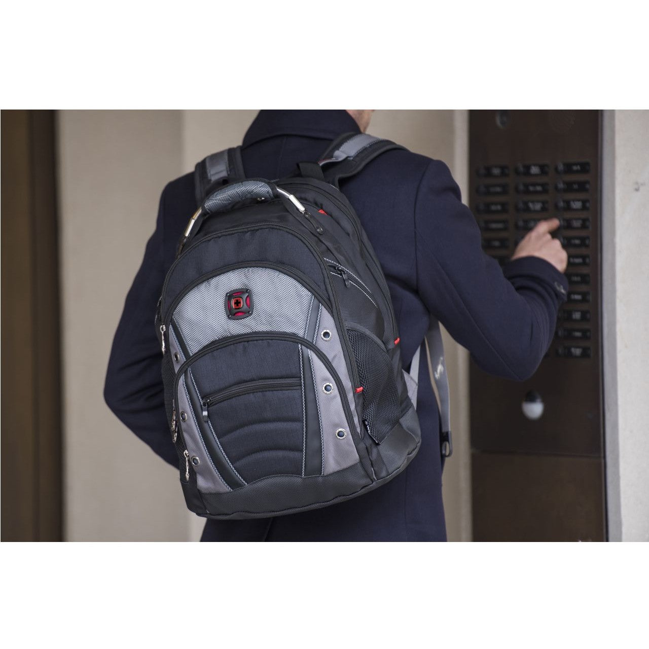 WENGER Synergy Notebook Rucksack fuer 35.8 bis 39.6cm 14.1 bis 15.6Zoll Tablet. Laptop schwarz grau