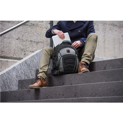 WENGER Synergy Notebook Rucksack fuer 35.8 bis 39.6cm 14.1 bis 15.6Zoll Tablet. Laptop schwarz grau