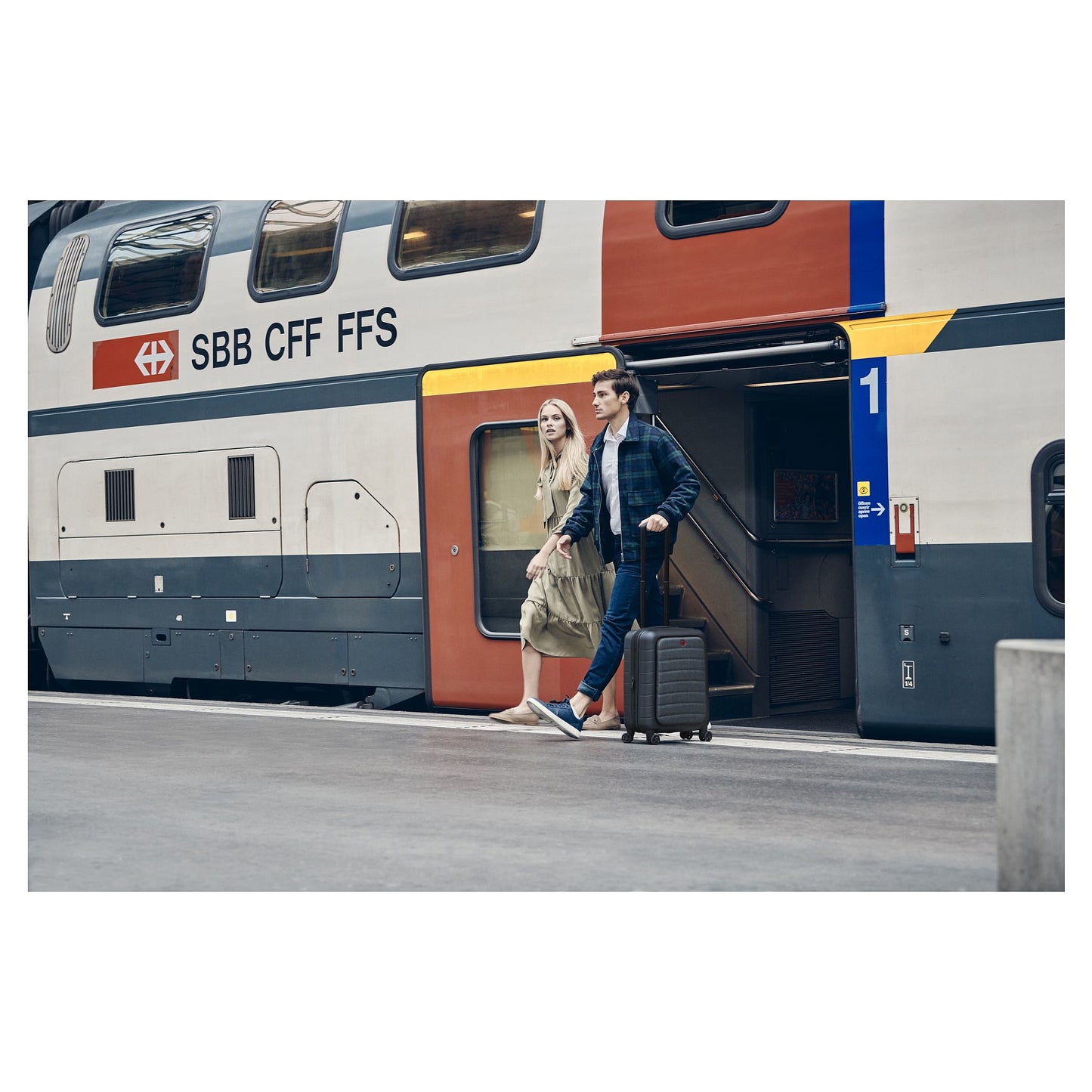 WENGER Syntry Carry-On Case with Laptop Compartment