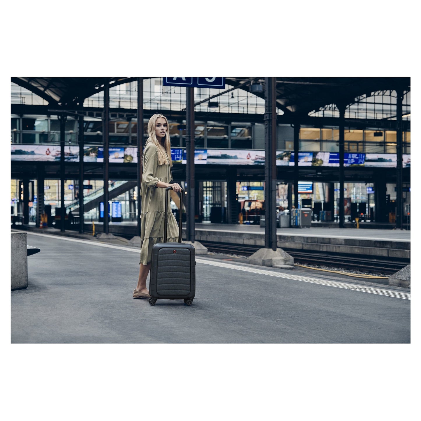 WENGER Syntry Carry-On Case with Laptop Compartment