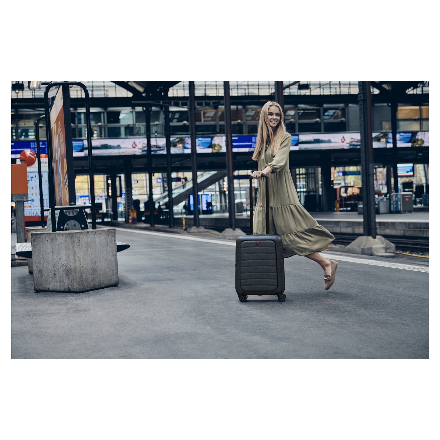 WENGER Syntry Carry-On Case with Laptop Compartment