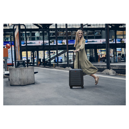 WENGER Syntry Carry-On Case with Laptop Compartment