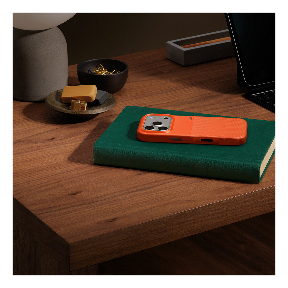 Beats Rugged Case iPhone 17 Pro mit MagSafe und Kamerasteuerung (nevada orange)