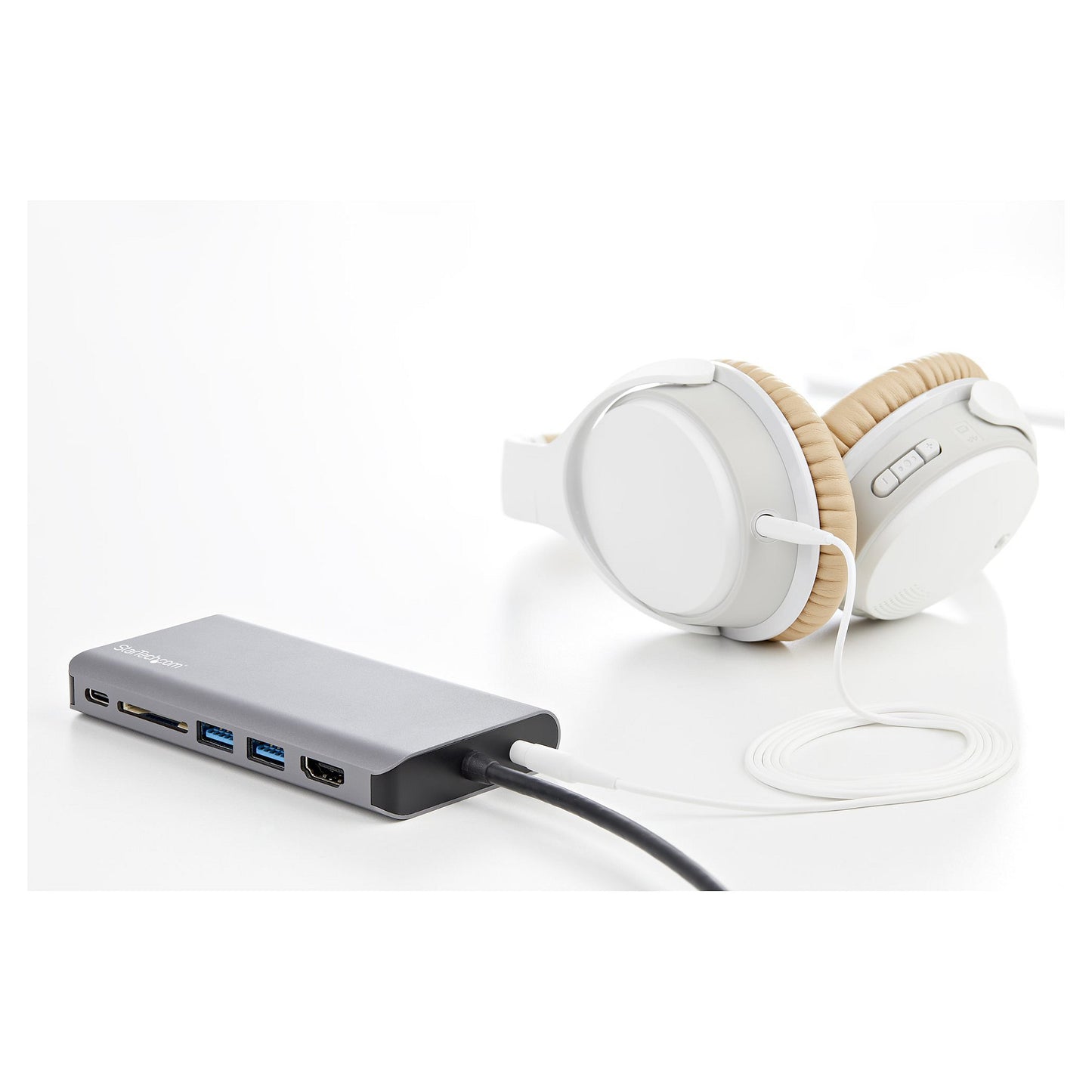 D StarTech USB-C MULTIPORT ADAPTER / DOCK