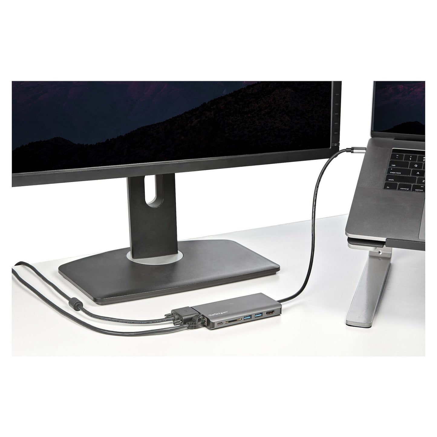 D StarTech USB-C MULTIPORT ADAPTER / DOCK