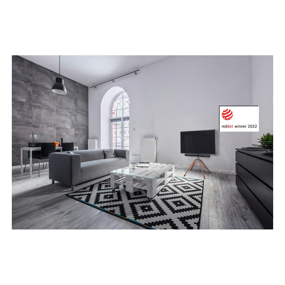 One for all Universal-TV-Ständer Quadpod WM 7475 (schwarz)
