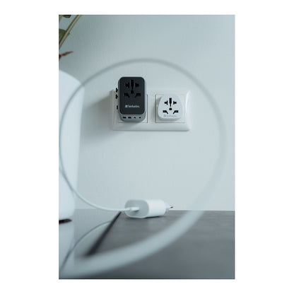 Verbatim Universal Reiseadapter UTA-03 2xUSB-A,3xUSB-C retail