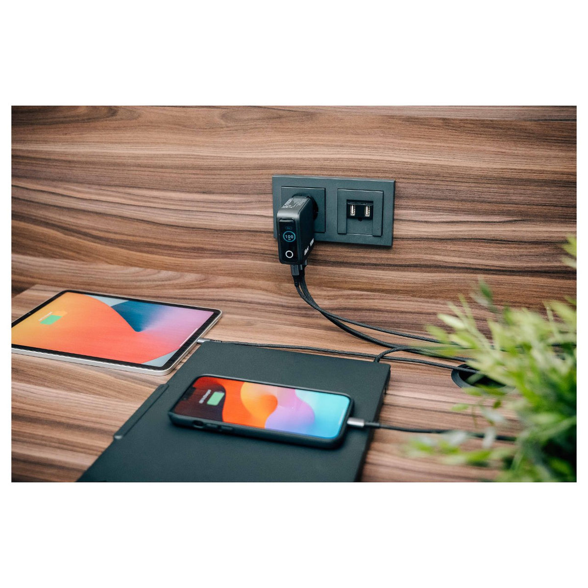 Verbatim Mini GaN Charger 3 Port 100W w Display (EU/UK/US)