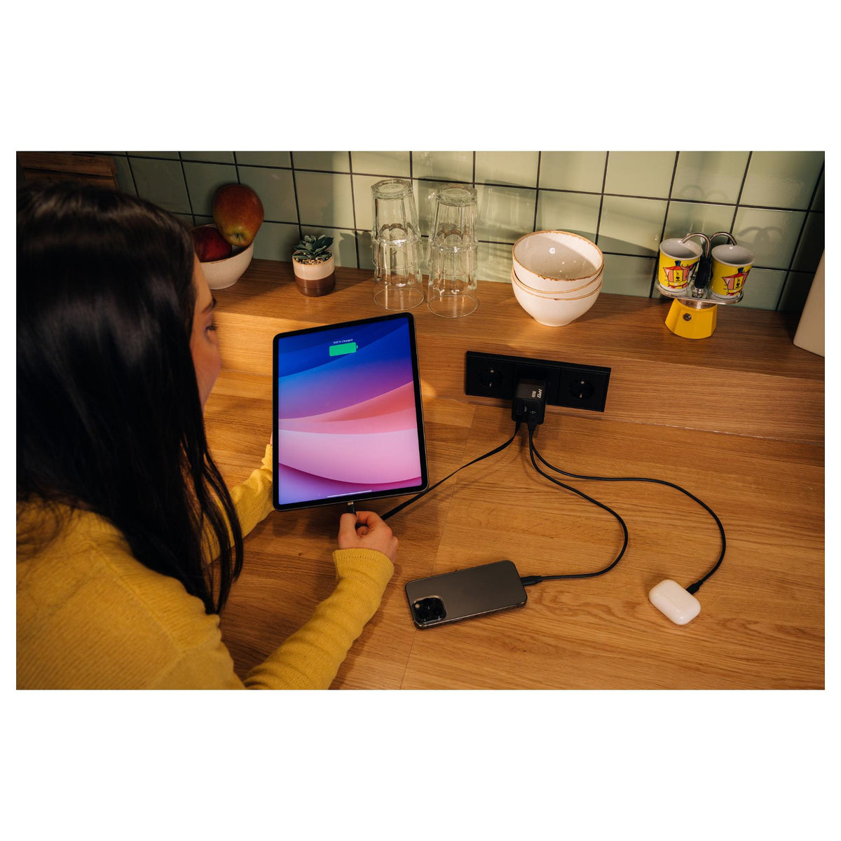 Verbatim GaN Charger 2 Port 65W retractable cable (EU/UK/US)