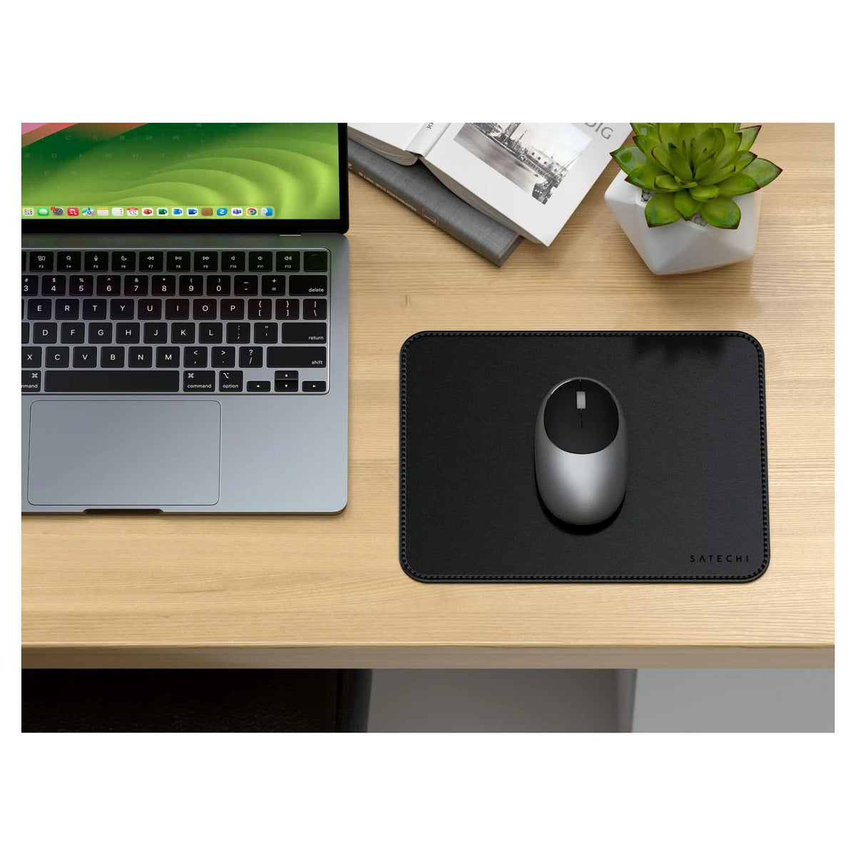 Satechi Vegan-Leather Premium Mouse Pad Black