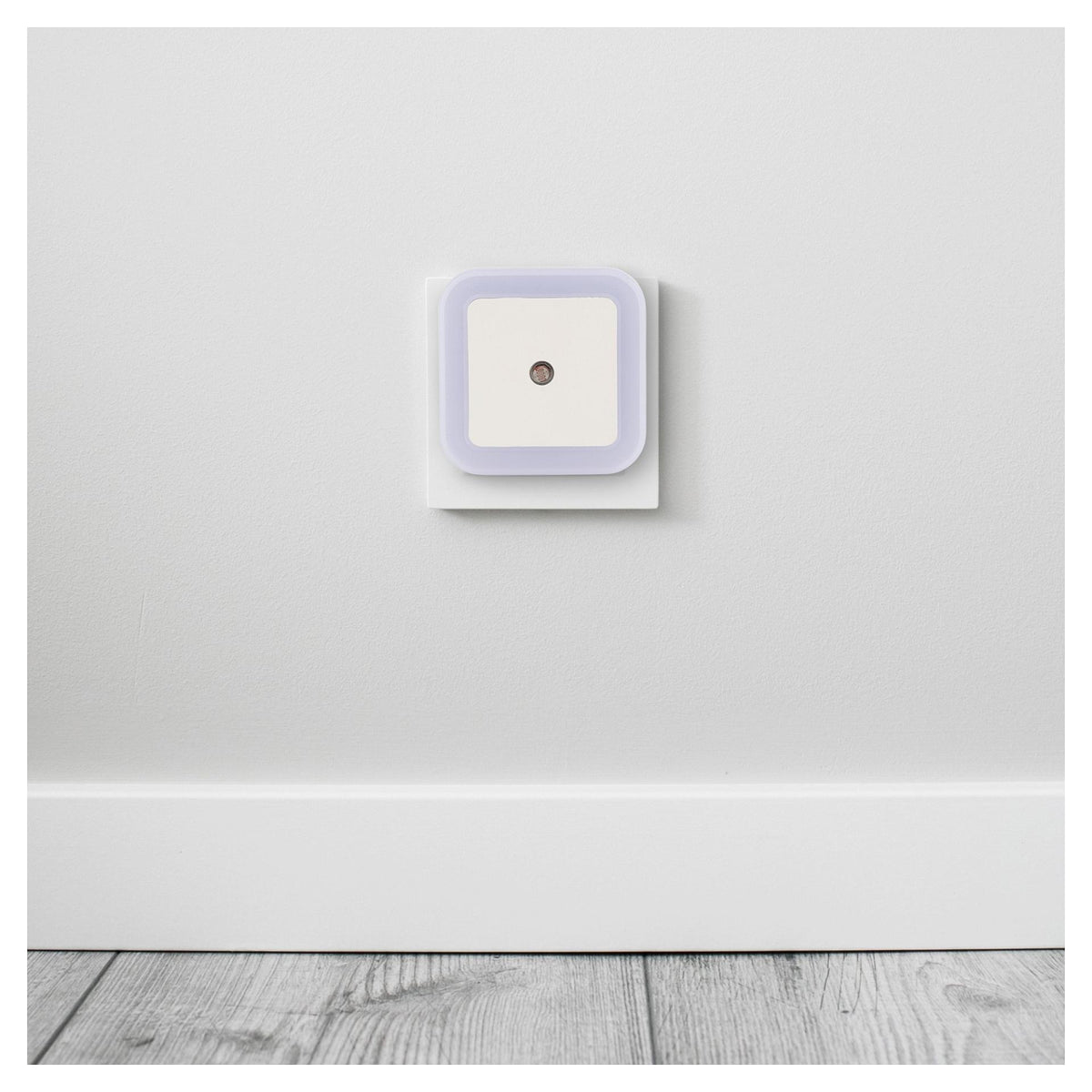 Entac Nachtlicht 0.5W quadrat. CW White Dämmerungssensor