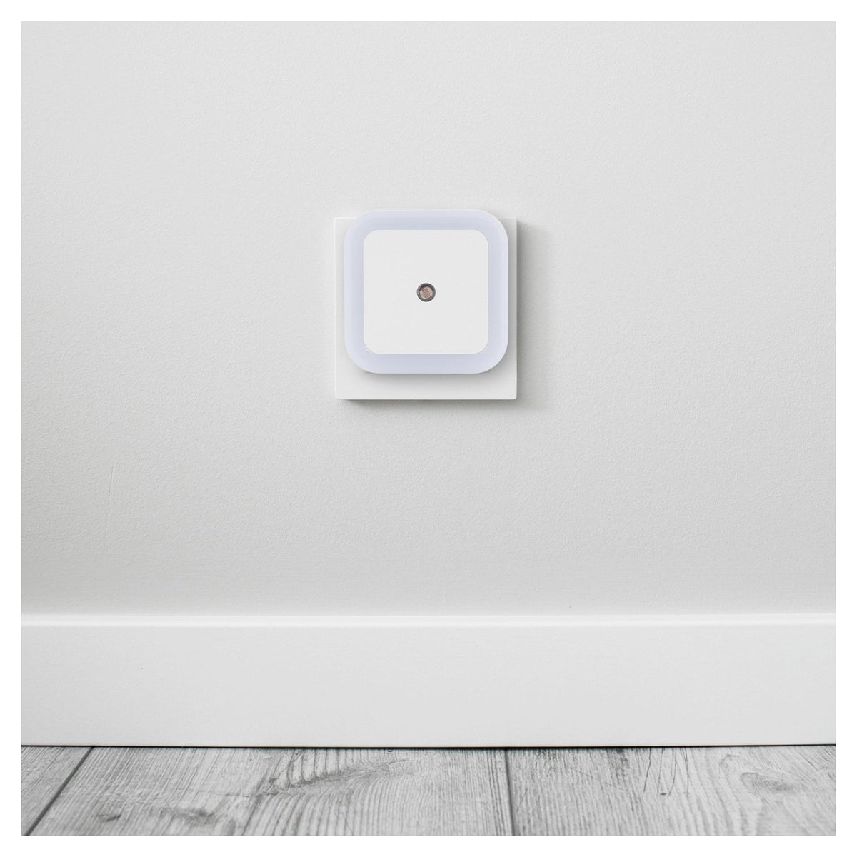 Entac Nachtlicht 0.5W quadrat. WW White Dämmerungssensor