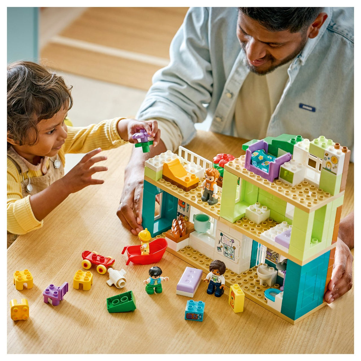 10470 DUPLO Town Modernes Familienhaus mit Figuren - 3-in-1-Set