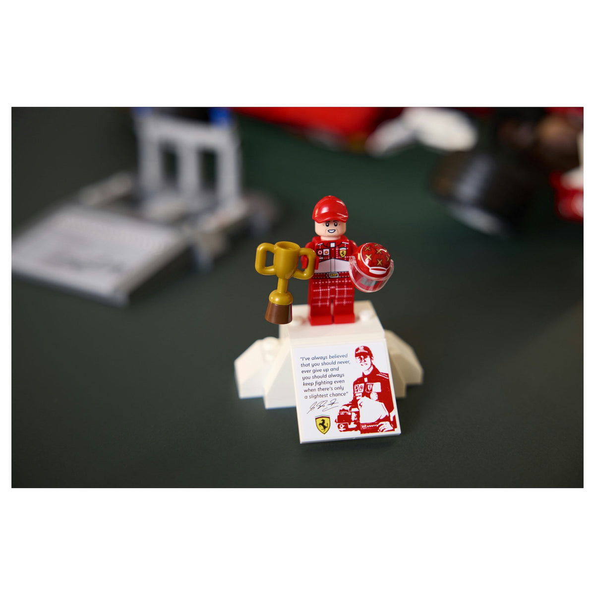 11375 Icons Ferrari F2004 und Michael Schumacher