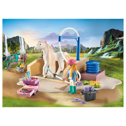 - Horses of Waterfall - Isabella & Lioness mit Waschplatz