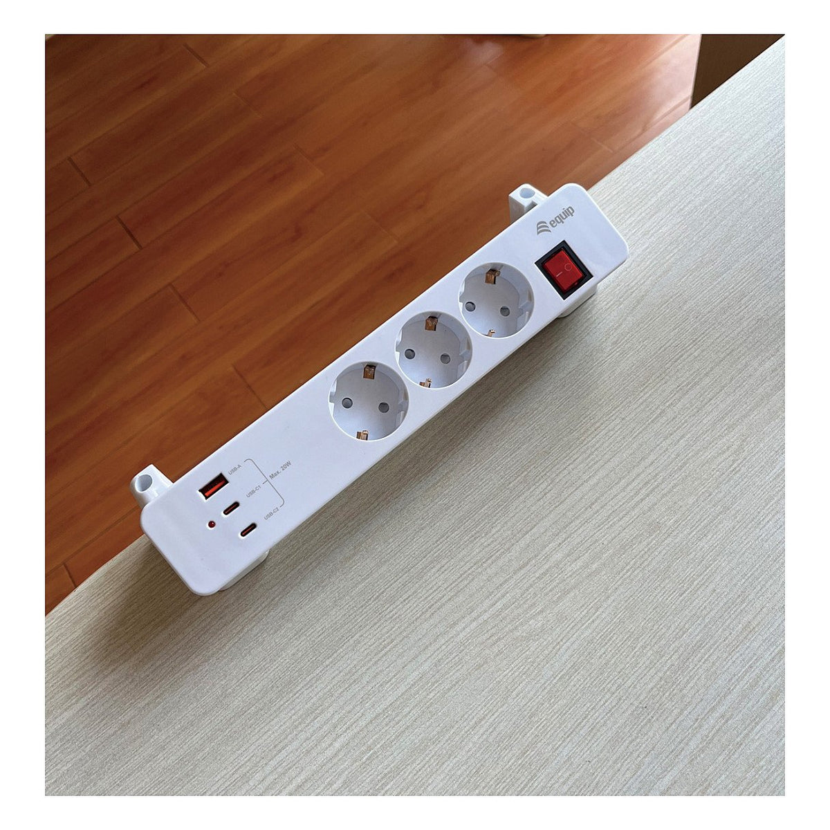 Equip Steckdosenleiste CEE7/7 90°->3xSchuko/2xUSBC+USBA