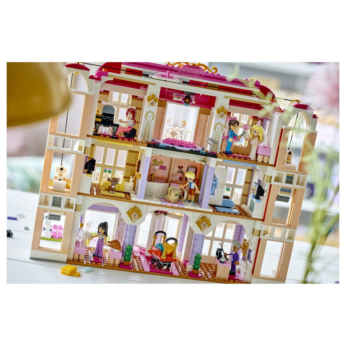 42704 LEGO 42704 Friends Das Grandhotel von Heartlake City (2.5.)