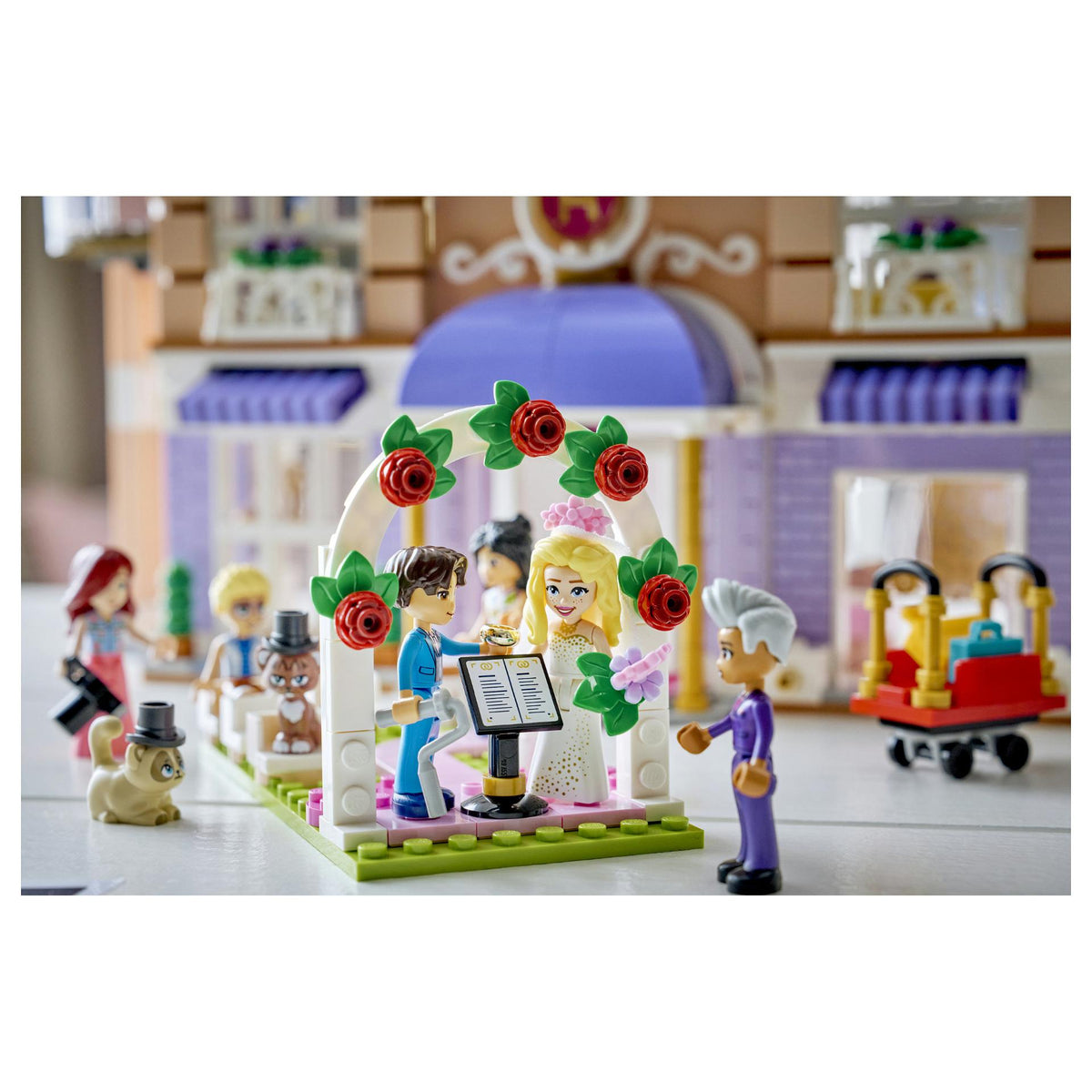 42704 LEGO 42704 Friends Das Grandhotel von Heartlake City (2.5.)