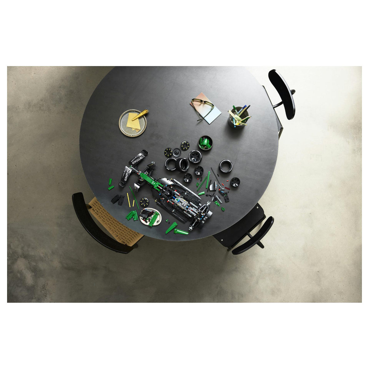 42240 Technic Aston Martin Aramco AMR25 F1 Auto