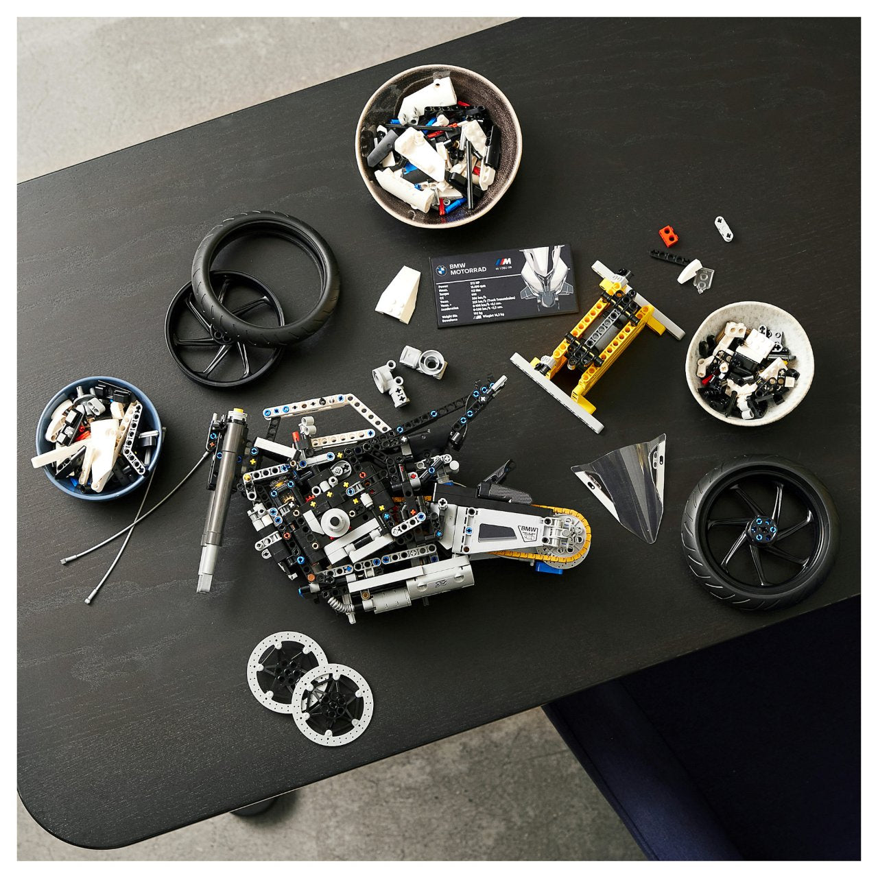 LEGO Technic BMW M 1000 RR 42130