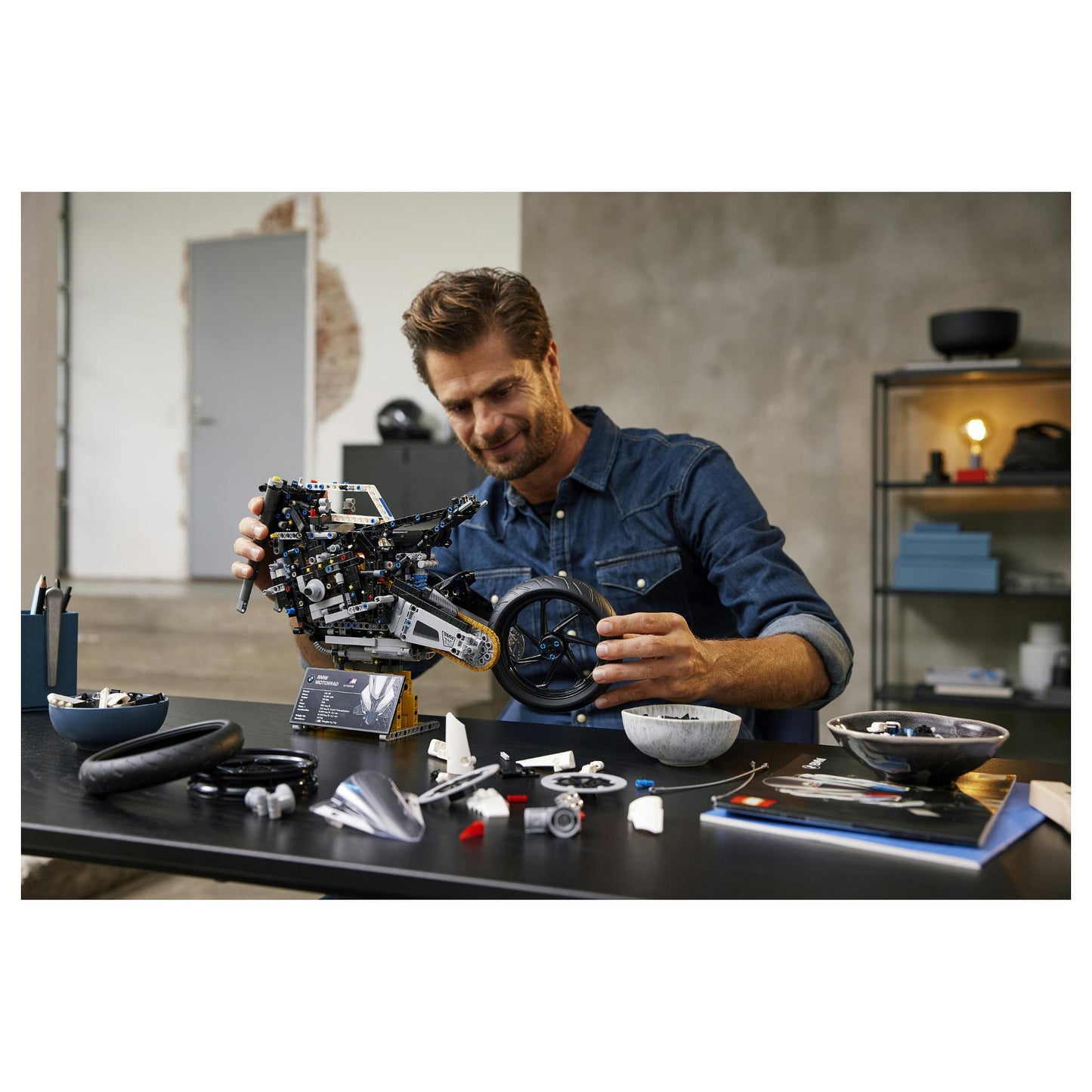 LEGO Technic BMW M 1000 RR 42130