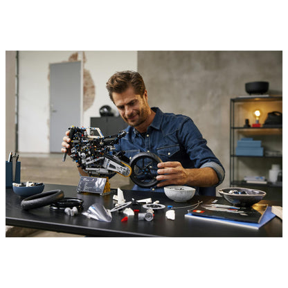 LEGO Technic BMW M 1000 RR 42130