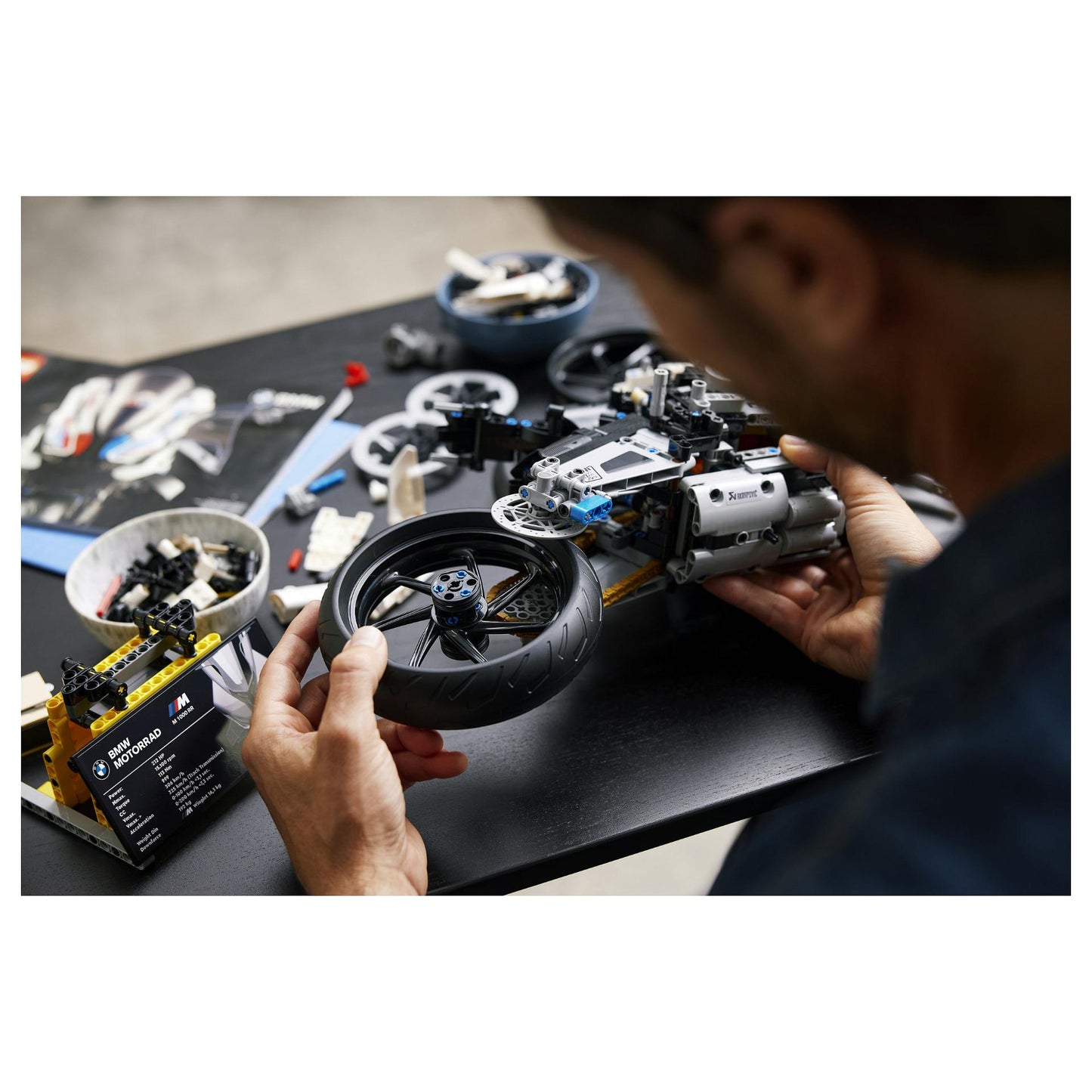 LEGO Technic BMW M 1000 RR 42130