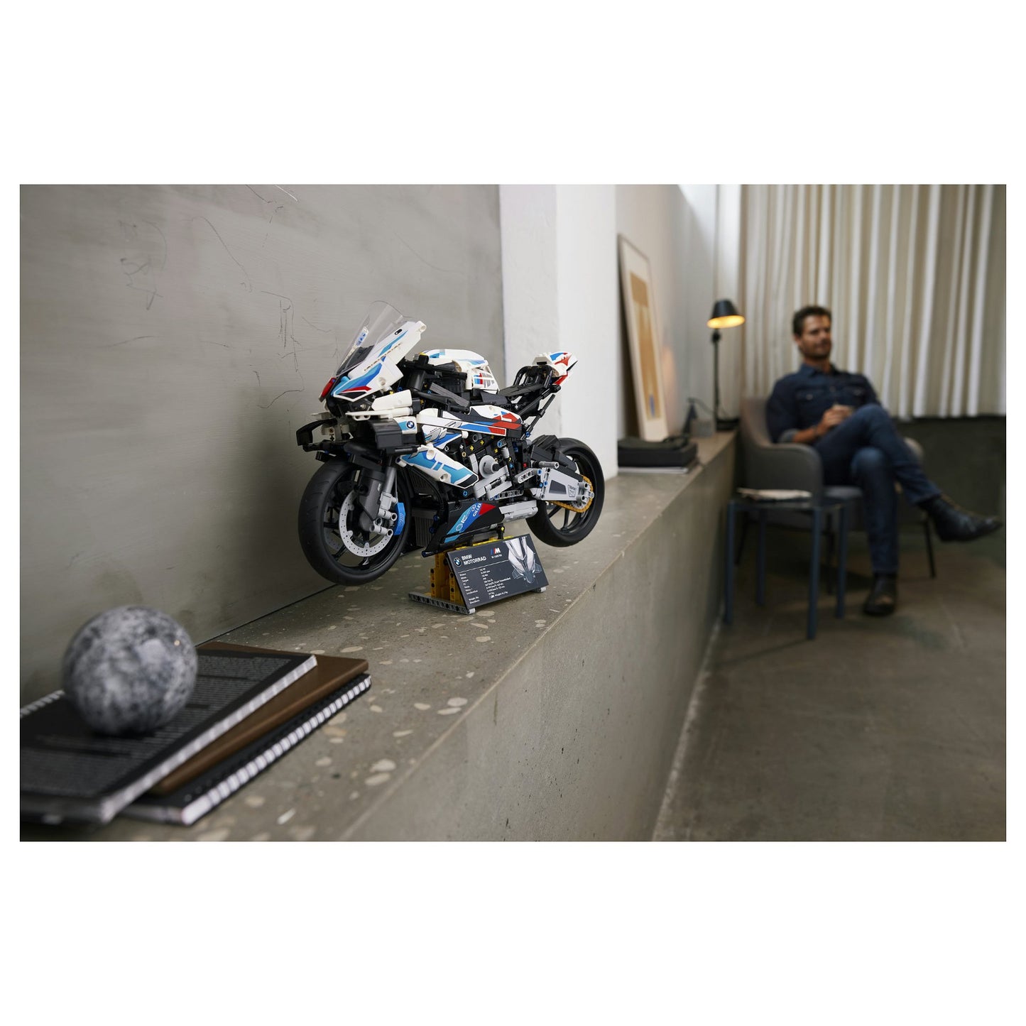 LEGO Technic BMW M 1000 RR 42130