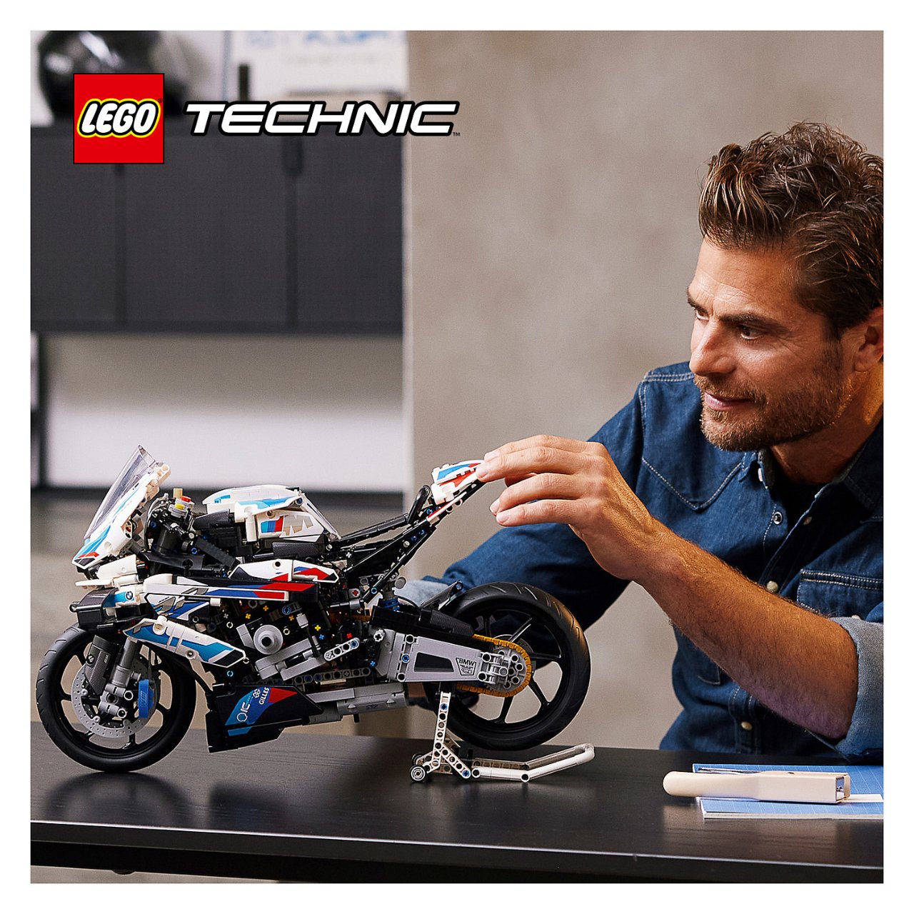 LEGO Technic BMW M 1000 RR 42130