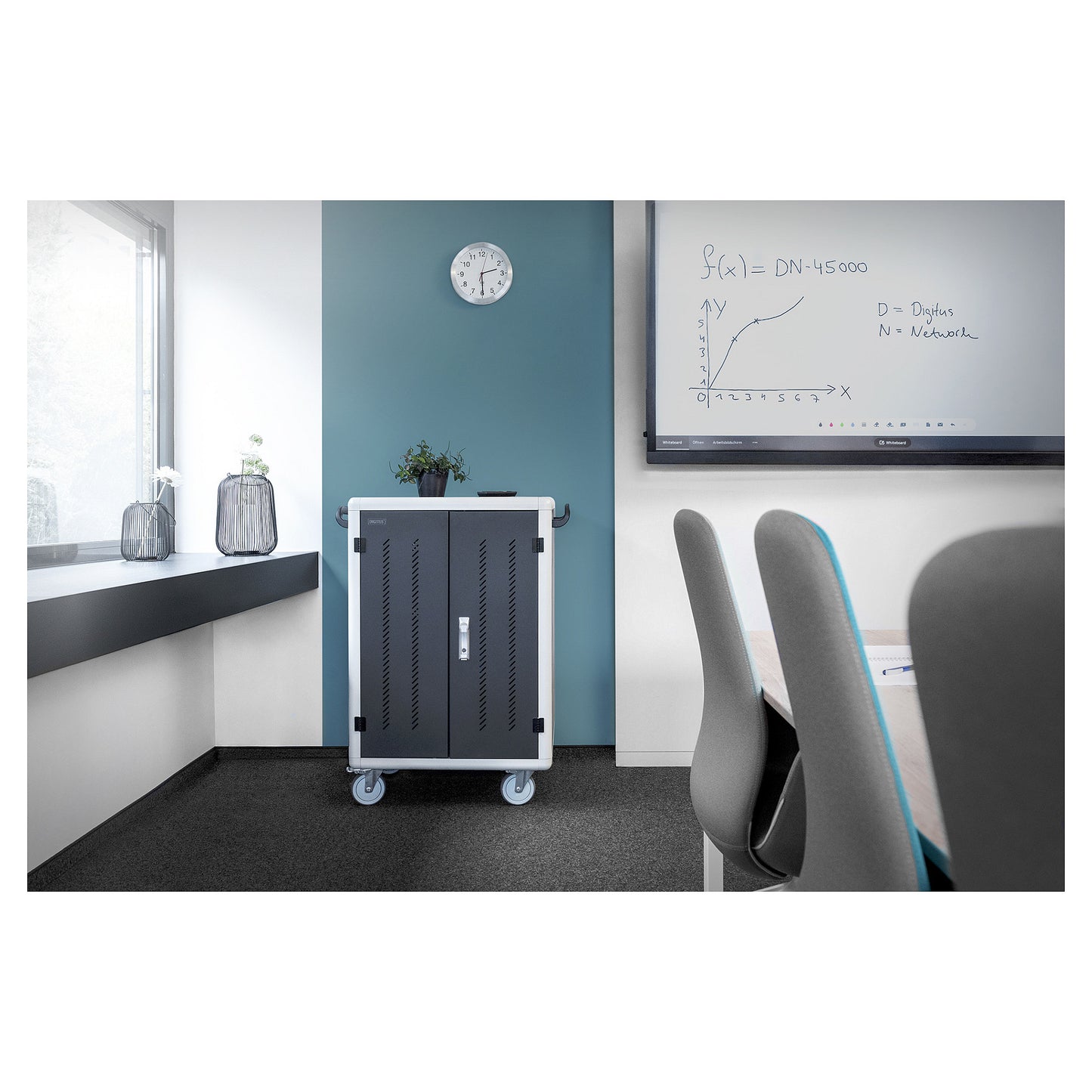 DIGITUS Mobiler Ladeschrank für 30 Notebooks / Tablets bis 15,6 Zoll, Datensynchronisation, UV-C, USB-A