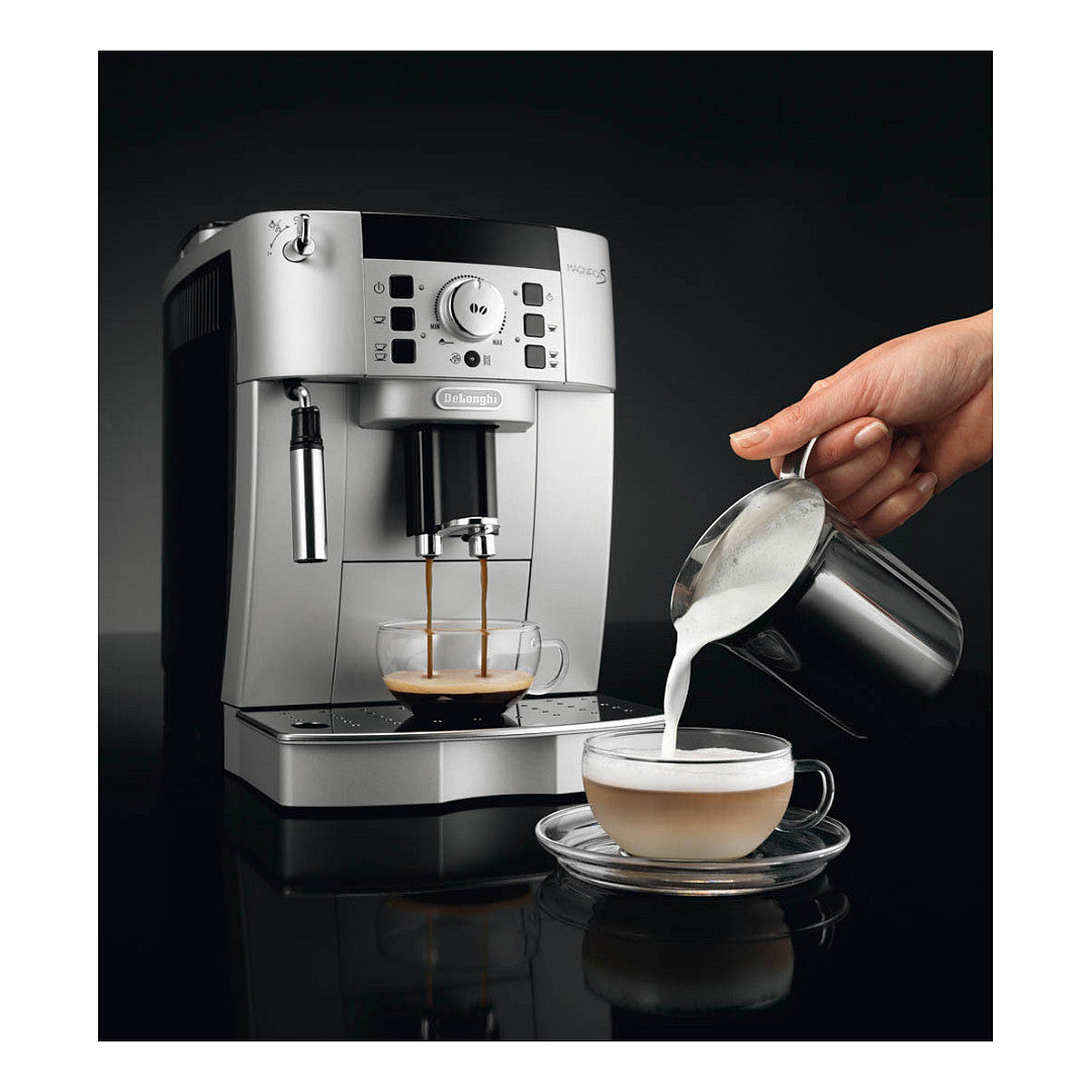DeLonghi Kaffeemaschine Magnifica S *silber*