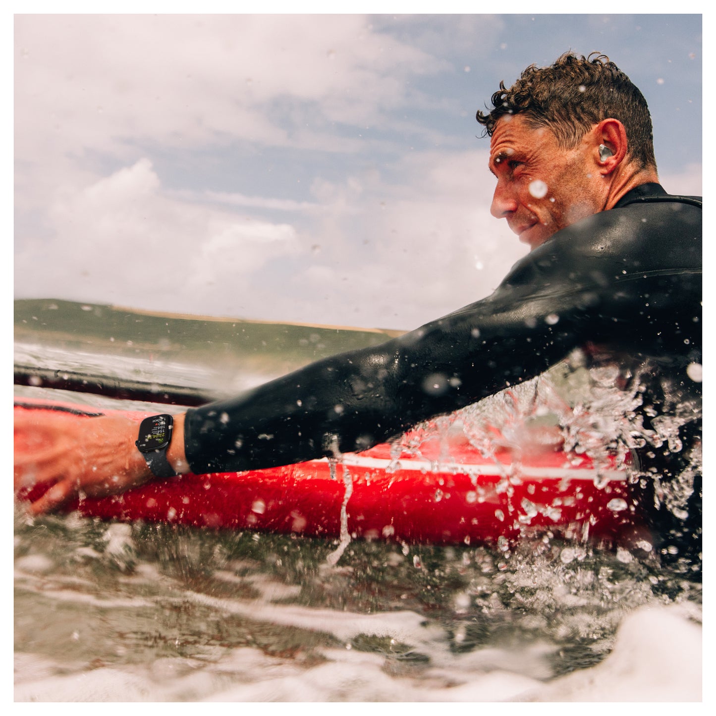 APPLE Watch Series 10 GPS + Cellular 46mm Gold Titanium Case with Starlight Sport Band - M/L