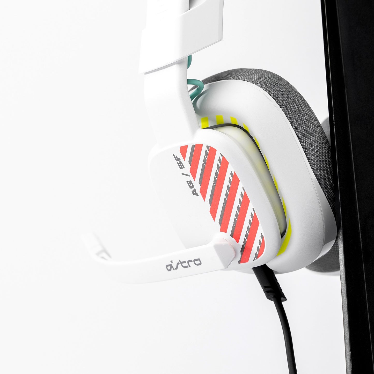 Logitech Astro Gaming A10 Gen 2 Headset full size wired 3.5 mm jack white/PS