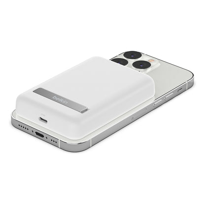 Belkin Magn. drahtlose Powerbank, Standfuß, 5.000 mAh, weiß