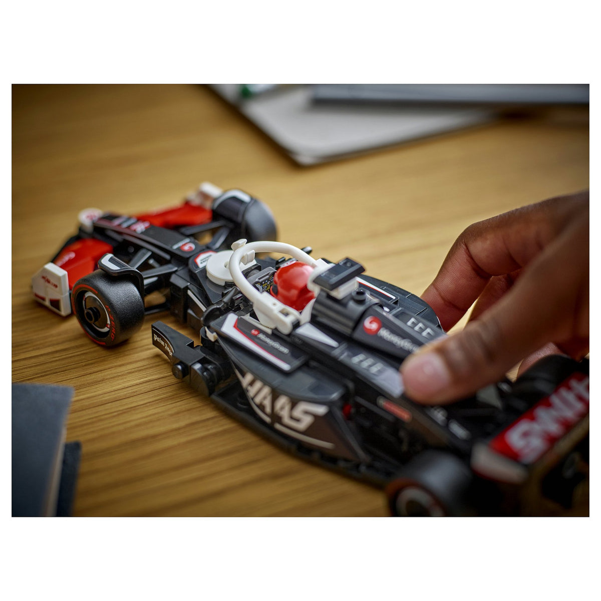 LEGO Speed Champions MoneyGram Haas F1 Team VF-24 Rennauto 77250